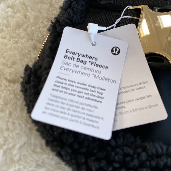 ❤️ Lululemon Fleece Everywhere Belt Bag Black Gold NWT - Picture 4 of 8